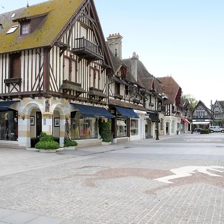 Apartment Les Jardins Du Yacht Club-4 By Interhome Deauville