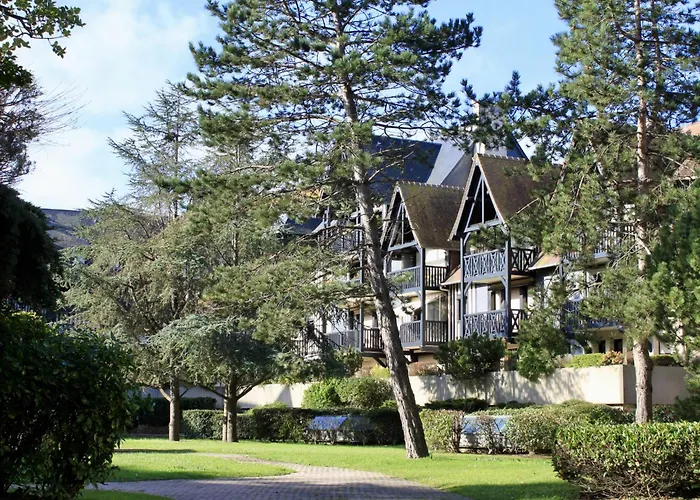 Apartment Les Jardins Du Yacht Club-4 By Interhome *